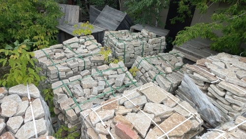 Плитняк гранитный галтованный купить в Череповце