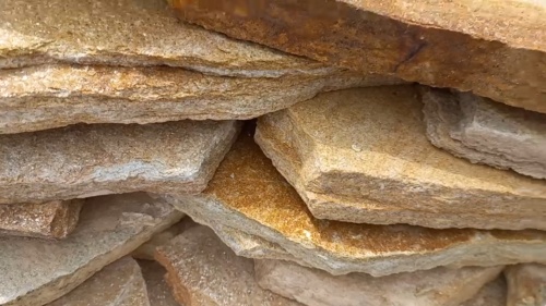 Плитняк златолит жёлтый золотистый для отмостки купить в Череповце