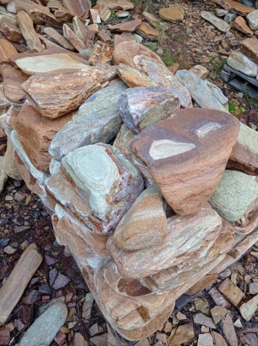 Златолит жёлтый, жёлто-зелёный глыбки и валуны для ланшафтного дизайна купить в Череповце