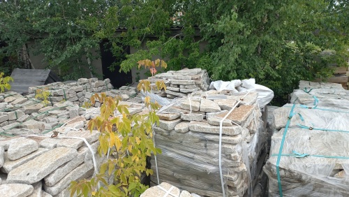 Плитняк галтованный гранитный для ландшафтного дизайна купить в Череповце