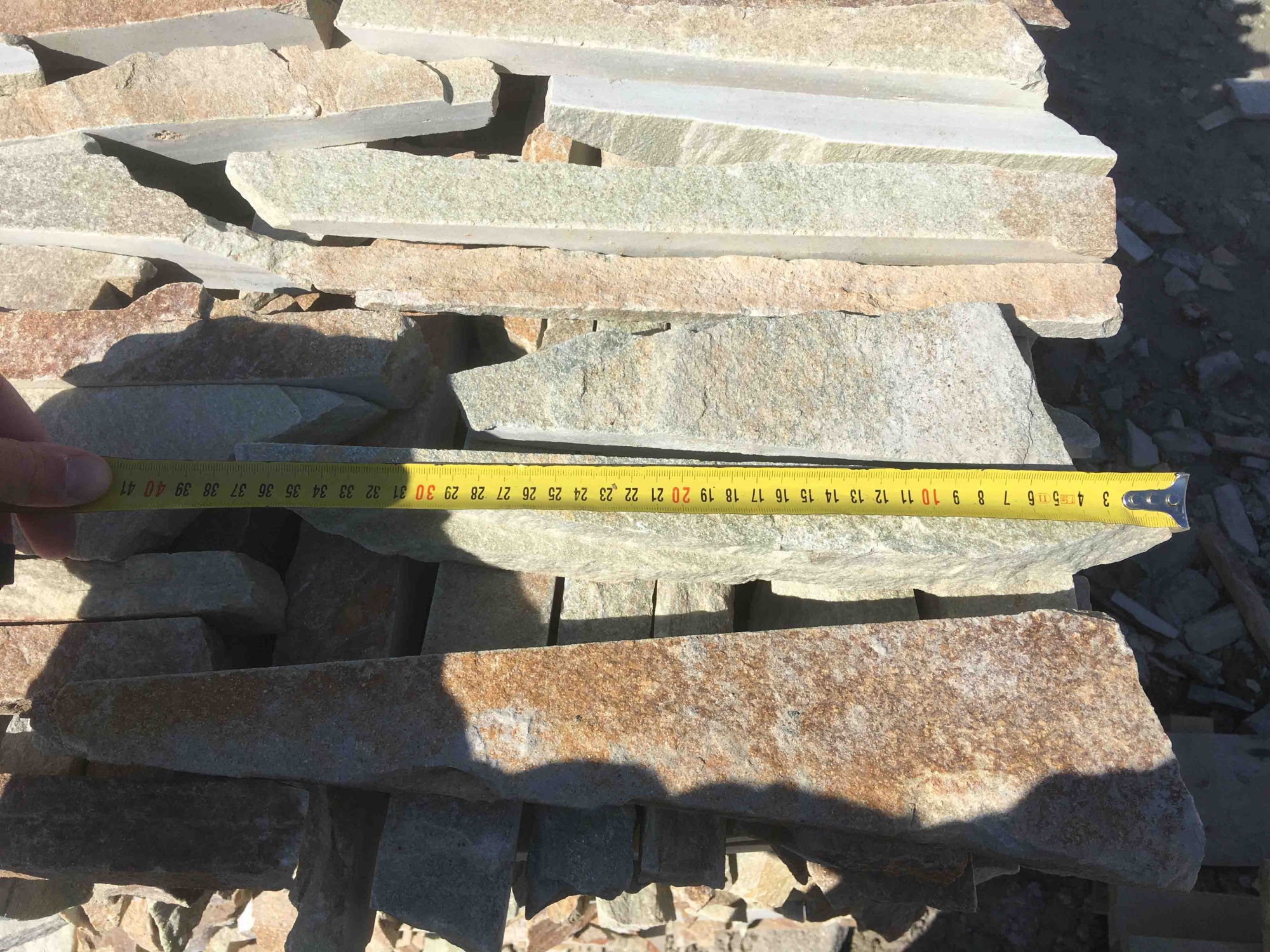 Горбушка златолит золотистый для облицовки купить в Череповце