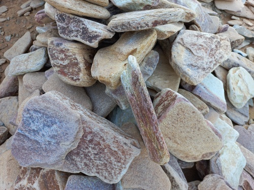 Златолит жёлтый, жёлто-зелёный глыбки и валуны для ланшафтного дизайна купить в Череповце