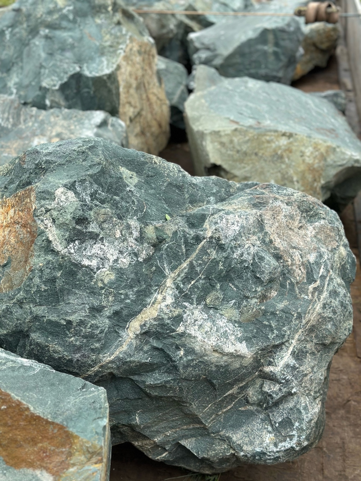 Камни для ландшафтного дизайна зелёные 10-60 килограмм купить в Череповце