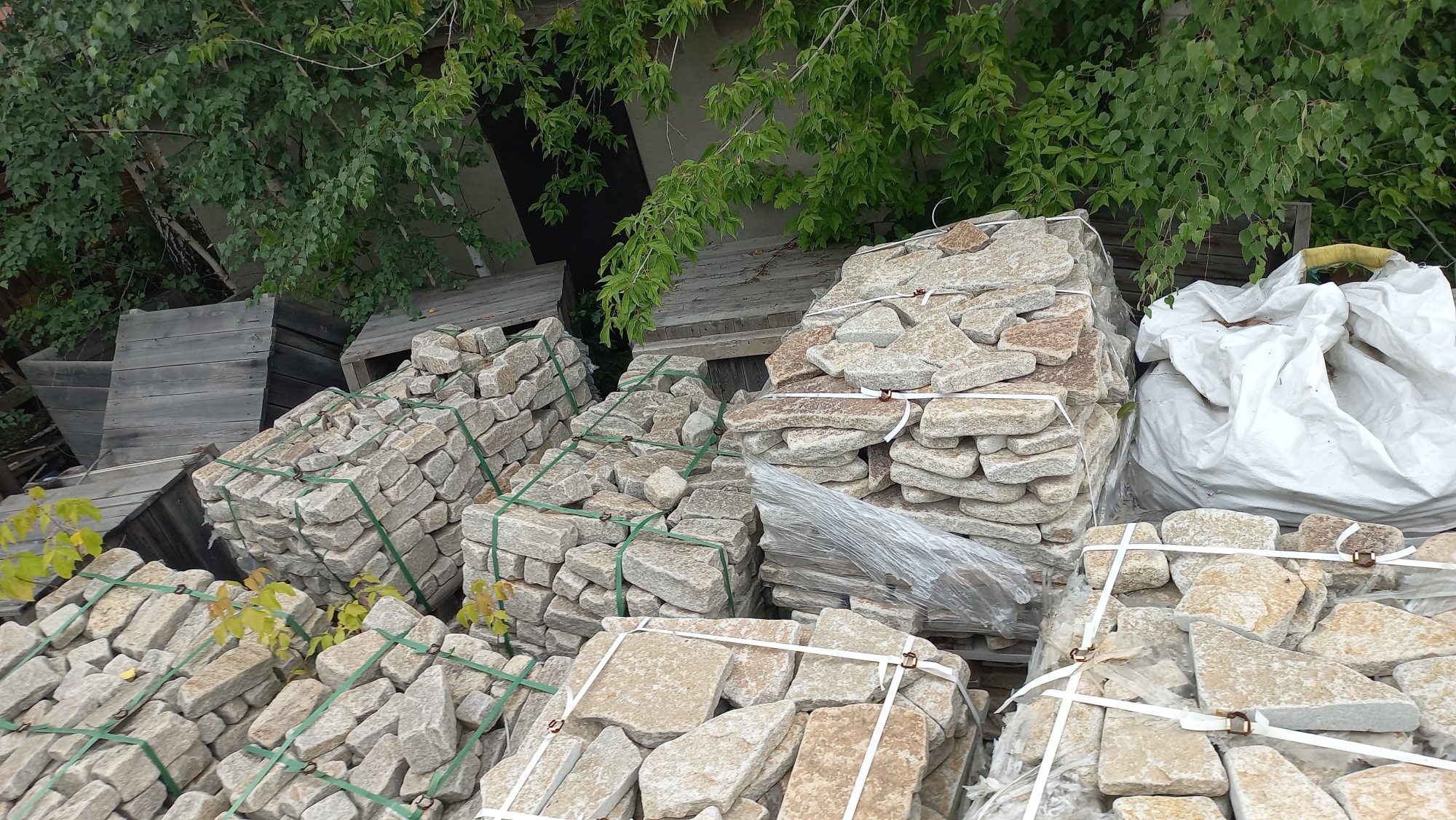 Плитняк гранитный галтованный купить в Череповце