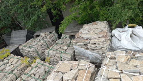 Плитняк гранитный галтованный купить в Череповце