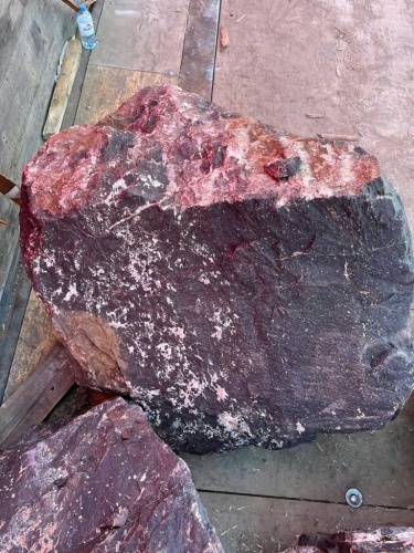 Камни для ландшафтного дизайна красно-фиолетовые 10-60 килограмм купить в Череповце