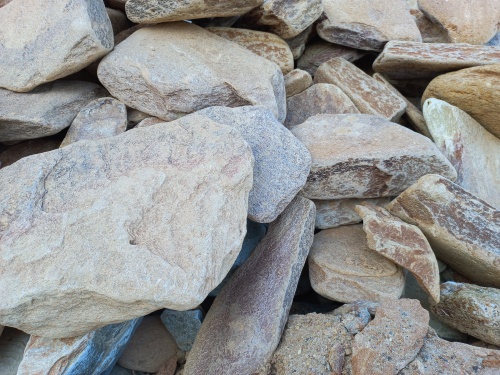 Златолит жёлтый, жёлто-зелёный глыбки и валуны для ланшафтного дизайна купить в Череповце