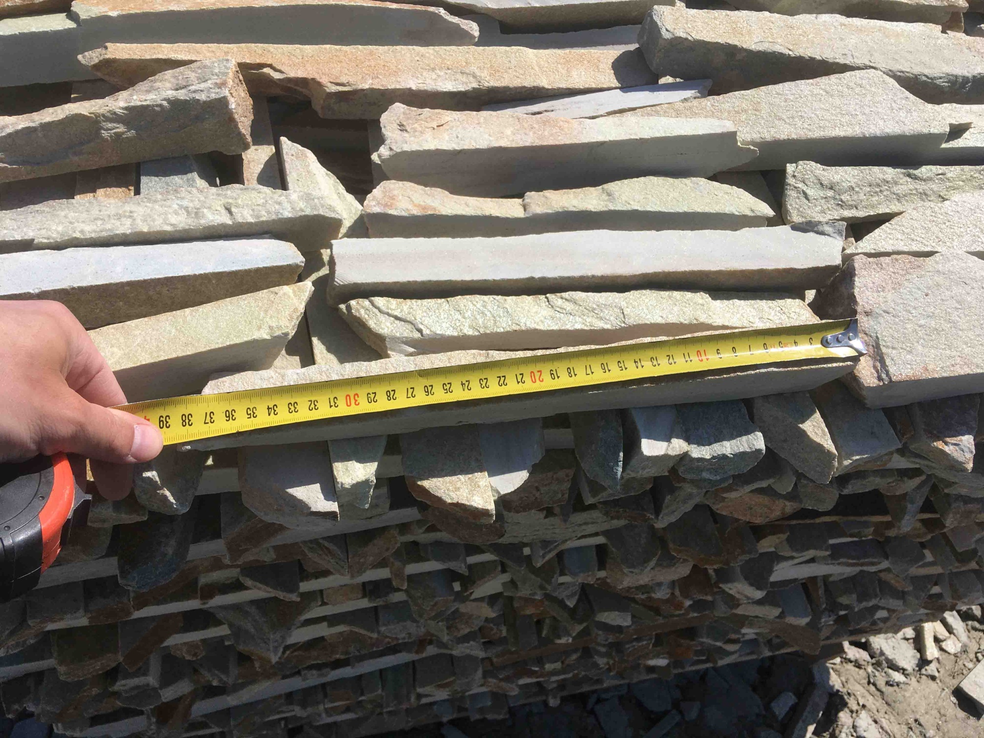 Горбушка златолит золотистый для облицовки купить в Череповце