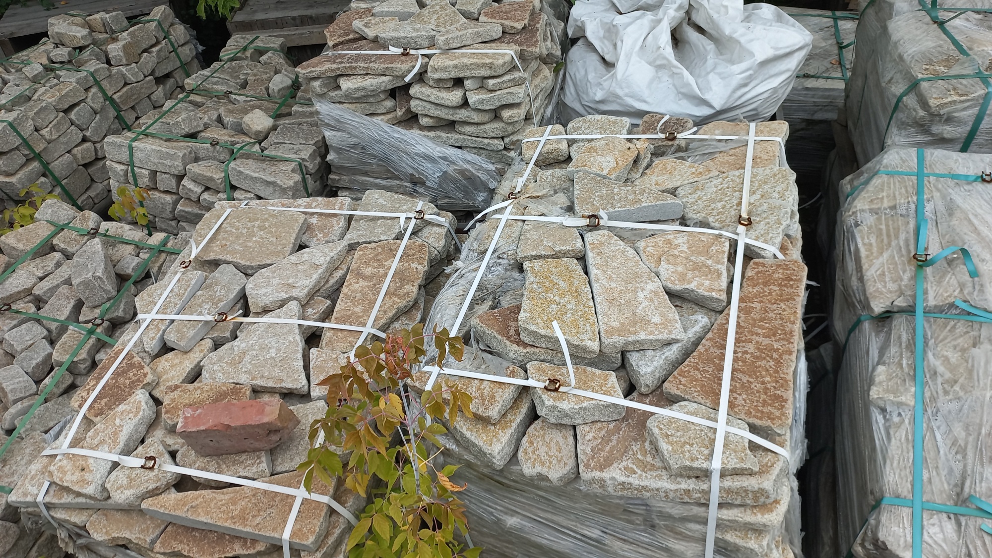 Плитняк гранитный галтованный купить в Череповце