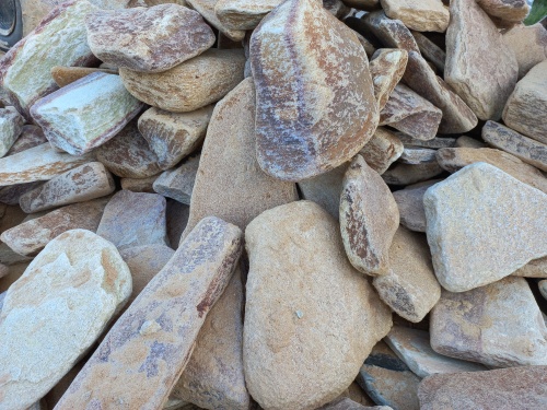 Златолит жёлтый, жёлто-зелёный глыбки и валуны для ланшафтного дизайна купить в Череповце