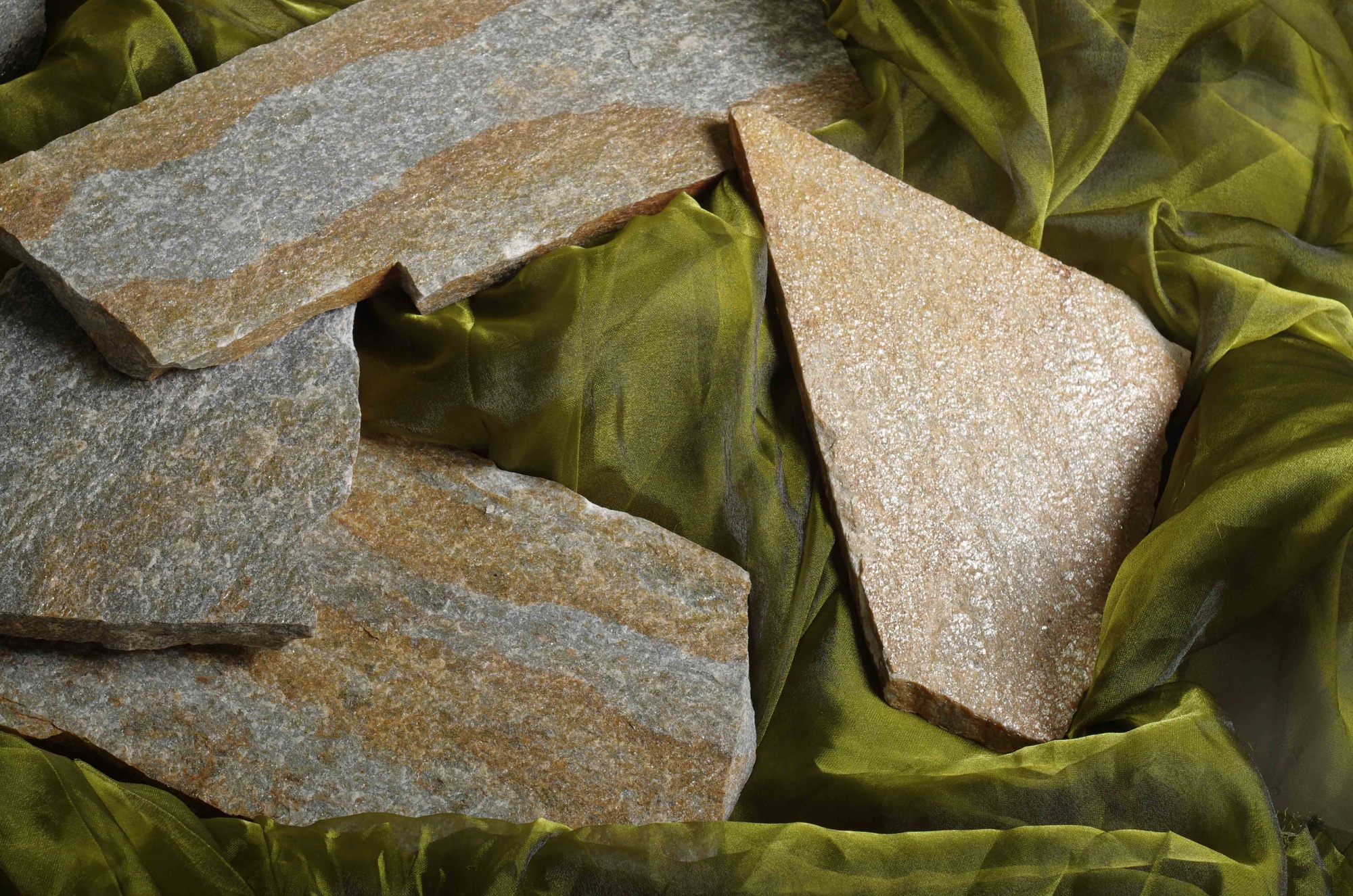 Плитняк златолит Уральский  для фасада купить в Череповце