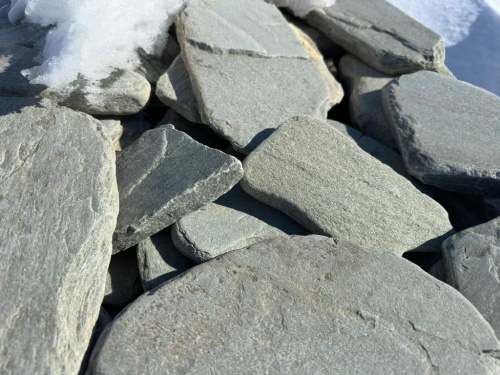 Плитняк златолит зелёный галтованный для цоколя купить в Череповце