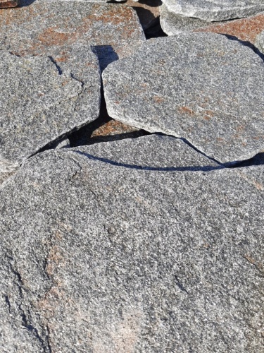 Златолит серебристый галтованный для лестниц купить в Череповце