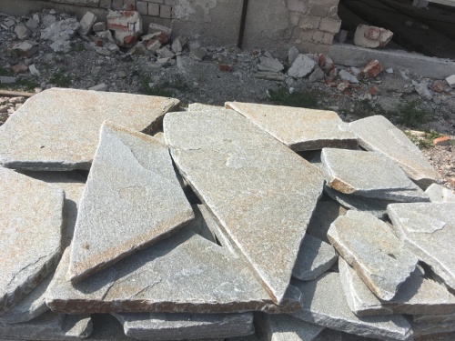 Златолит серебристый галтованный для лестниц купить в Череповце