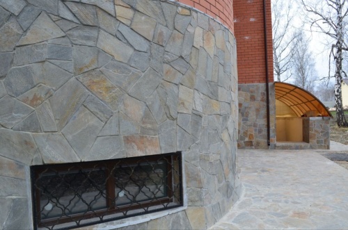 Плитняк златолит Уральский для цоколя, отмостки купить в Череповце